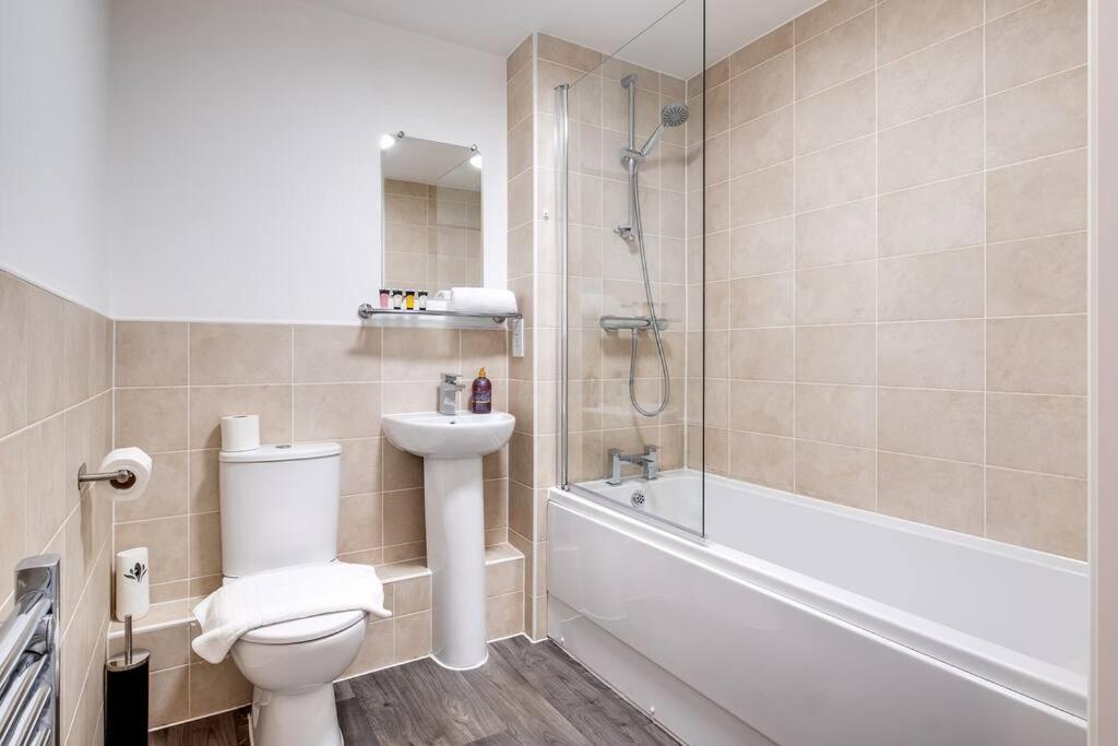 The Versace Suite With 4 Beds And Secure Free Parking Birmingham Exterior foto